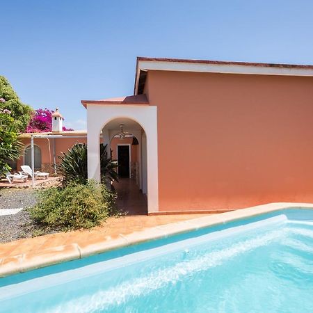 Home2Book Quiet Villa With Private Pool Triquivijate Bagian luar foto