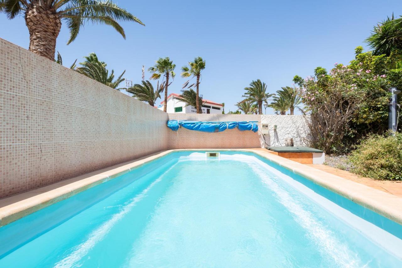 Home2Book Quiet Villa With Private Pool Triquivijate Bagian luar foto