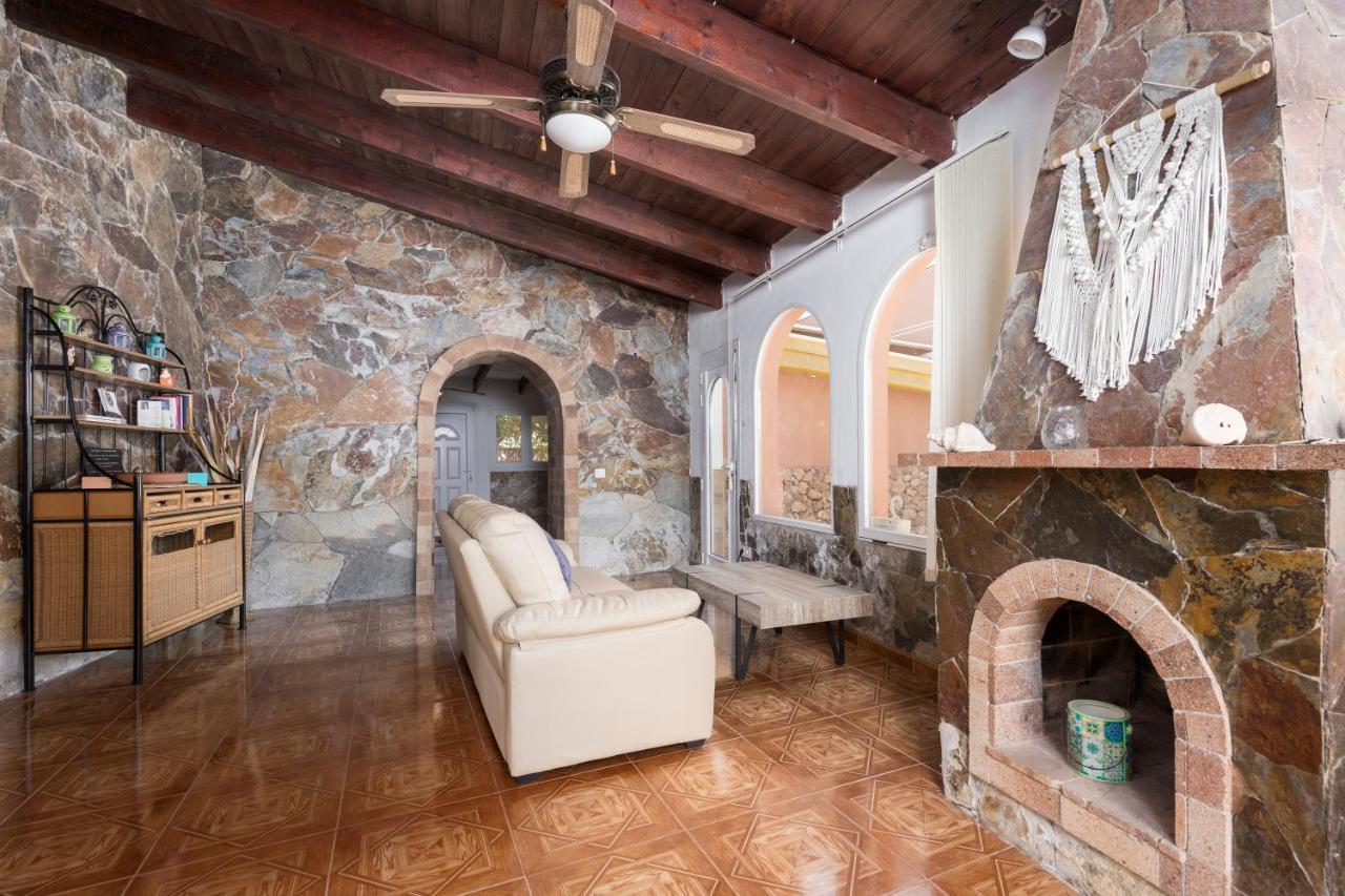 Home2Book Quiet Villa With Private Pool Triquivijate Bagian luar foto