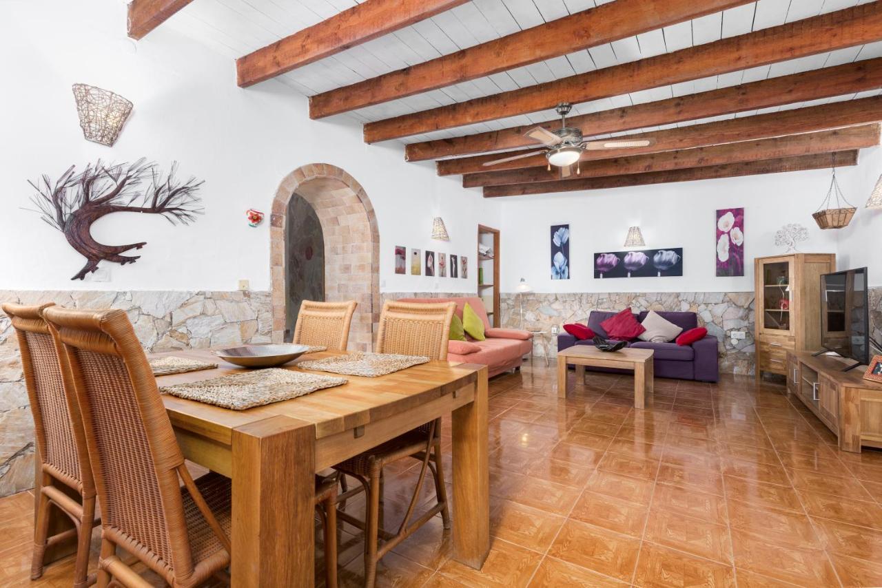 Home2Book Quiet Villa With Private Pool Triquivijate Bagian luar foto