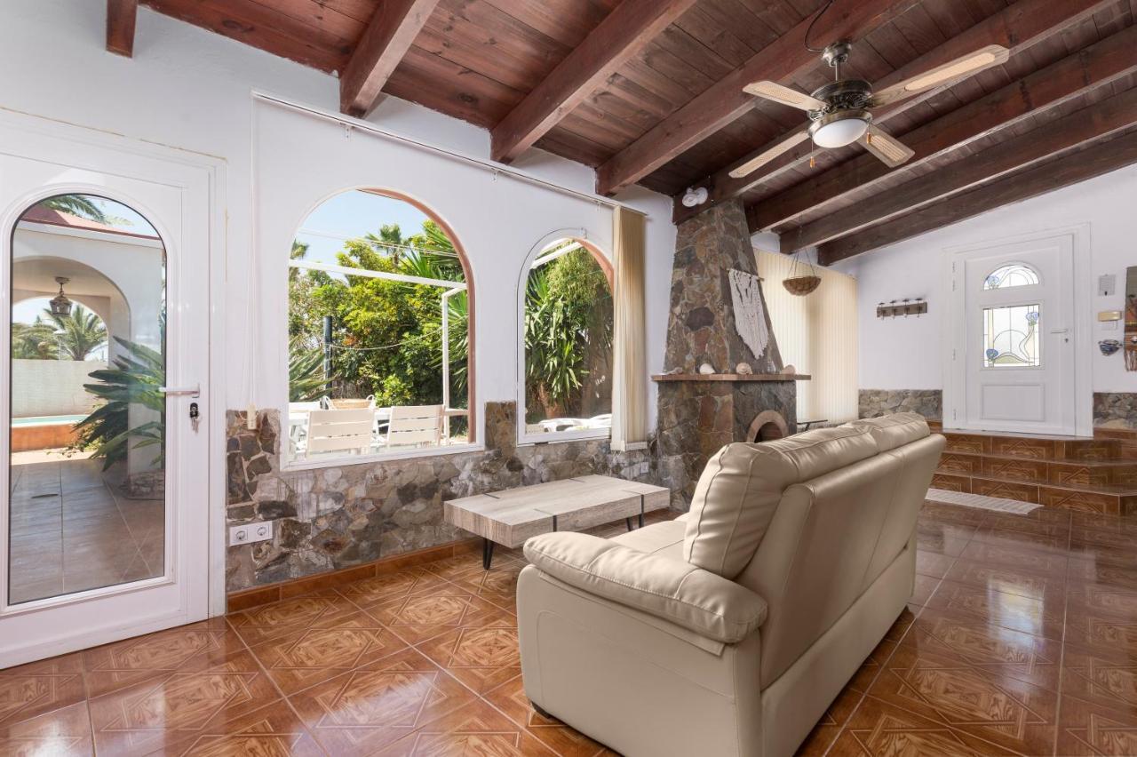 Home2Book Quiet Villa With Private Pool Triquivijate Bagian luar foto