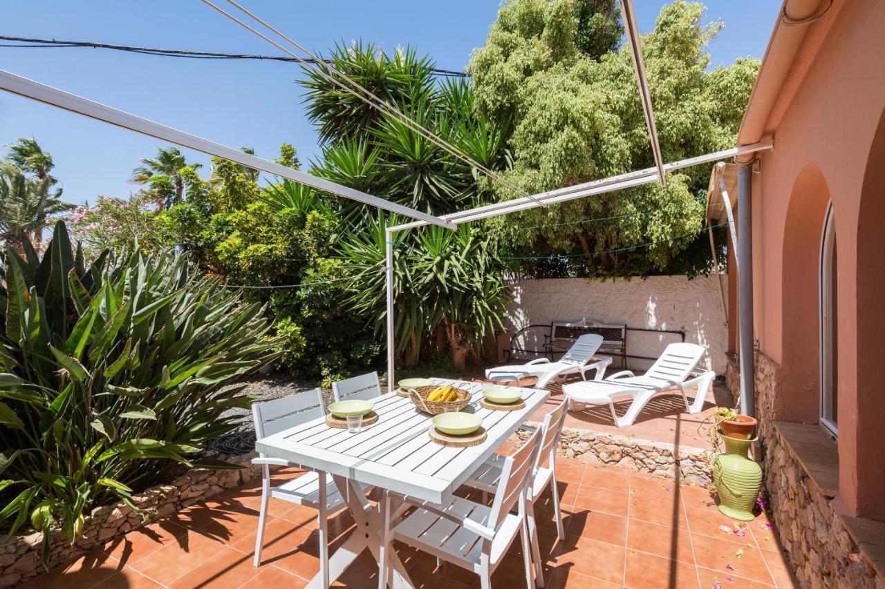 Home2Book Quiet Villa With Private Pool Triquivijate Bagian luar foto