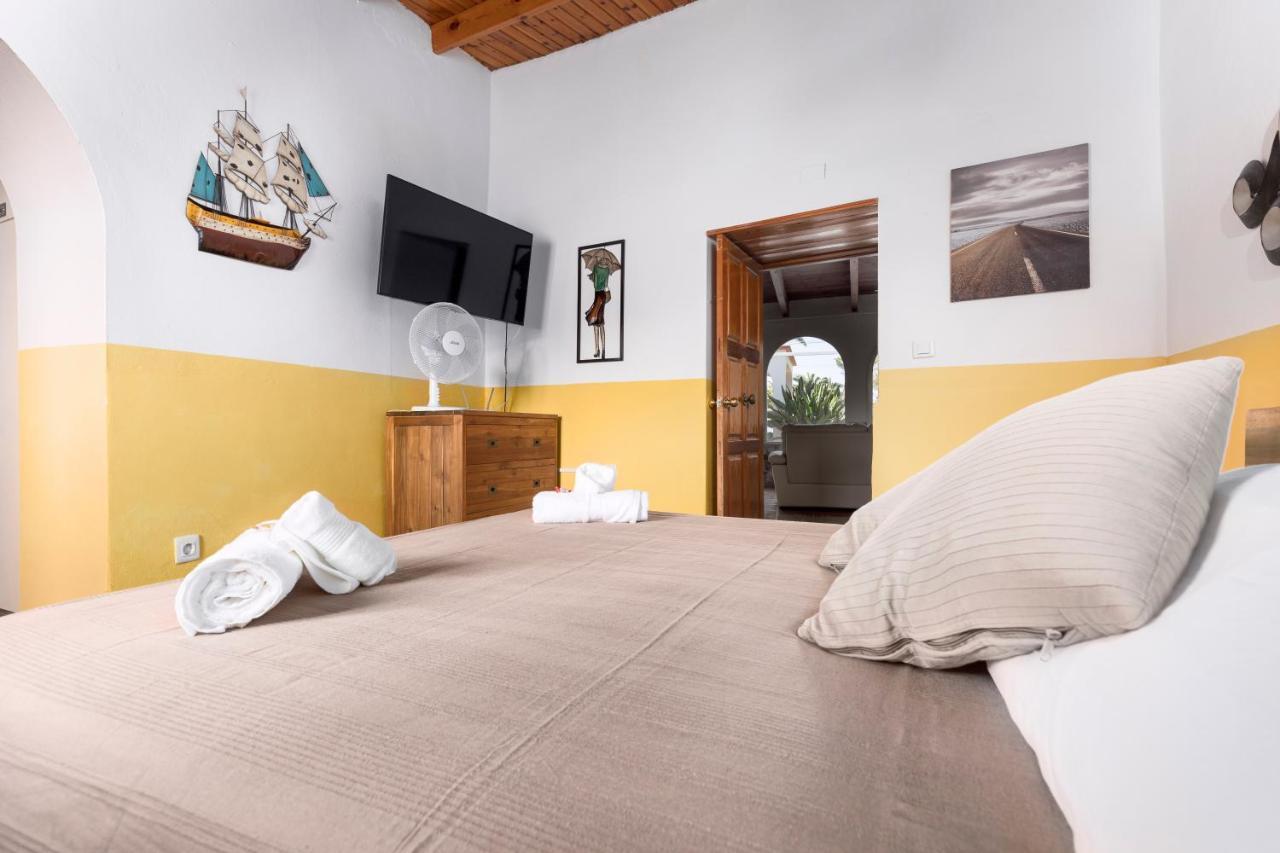 Home2Book Quiet Villa With Private Pool Triquivijate Bagian luar foto