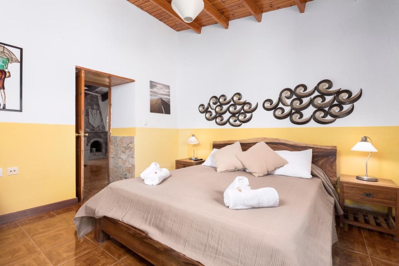 Home2Book Quiet Villa With Private Pool Triquivijate Bagian luar foto