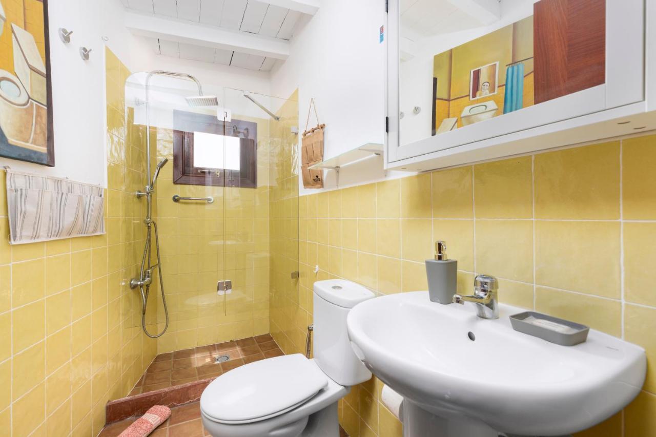 Home2Book Quiet Villa With Private Pool Triquivijate Bagian luar foto