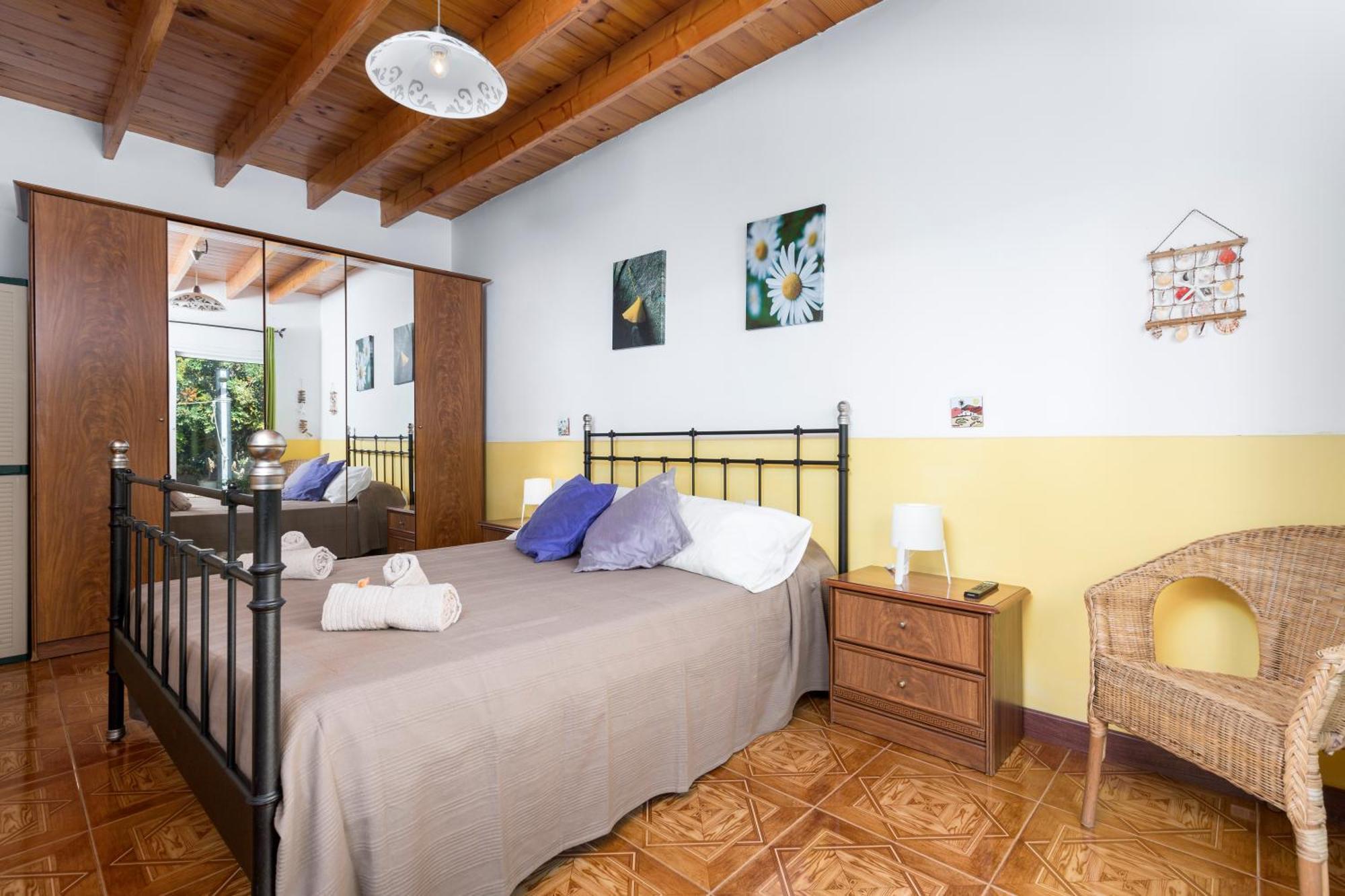 Home2Book Quiet Villa With Private Pool Triquivijate Bagian luar foto